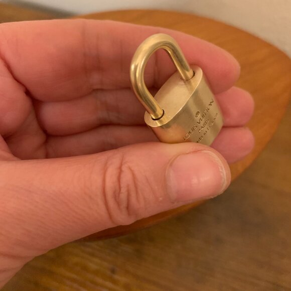 AUTH LOUIS VUITTON PADLOCK AND KEY - Picture 8 of 12